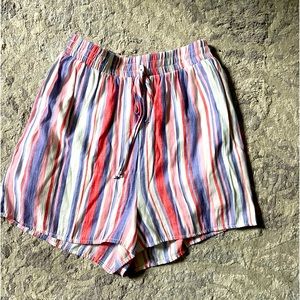 Super cute flowy shorts! Size small!